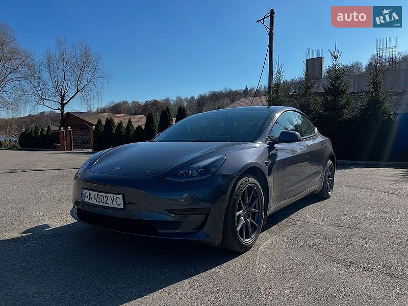 Седан Tesla Model 3 2021 в Львові