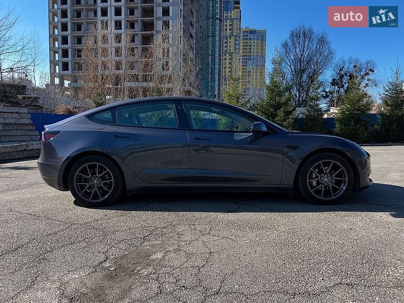 Седан Tesla Model 3 2021 в Львові