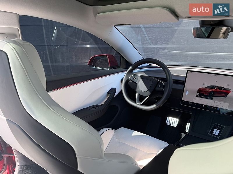Седан Tesla Model 3 2024 в Києві