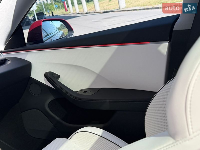 Седан Tesla Model 3 2024 в Києві