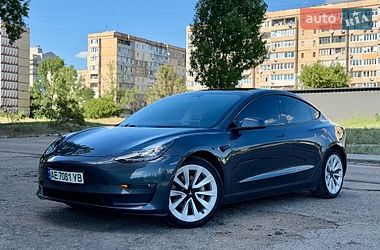 Седан Tesla Model 3 2022 в Кам'янському