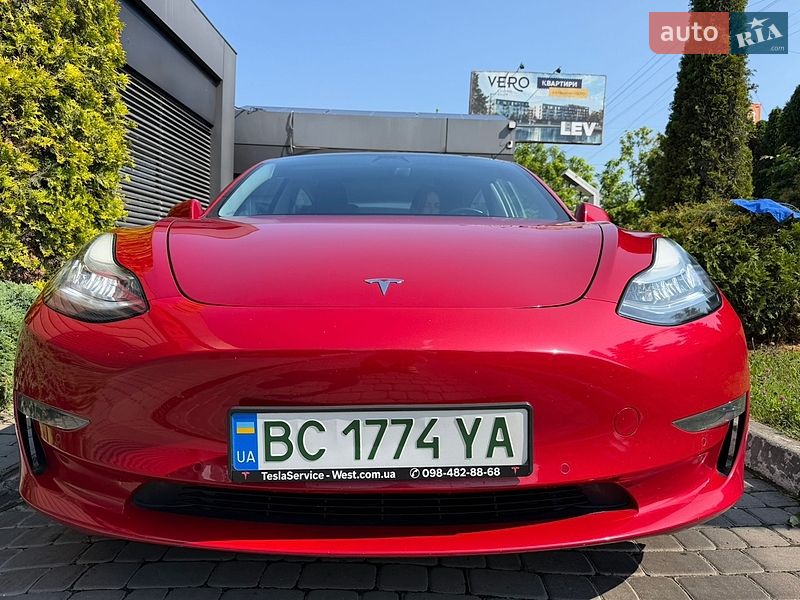 Седан Tesla Model 3 2019 в Львові