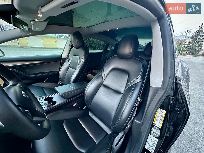 Седан Tesla Model 3 2022 в Ивано-Франковске