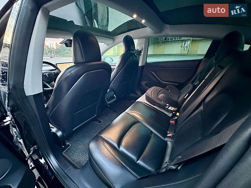Седан Tesla Model 3 2022 в Ивано-Франковске
