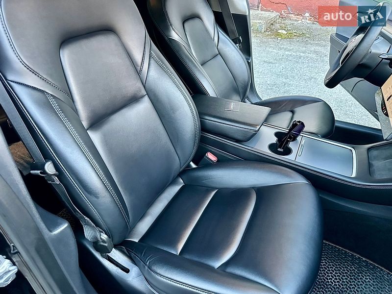 Седан Tesla Model 3 2022 в Ивано-Франковске