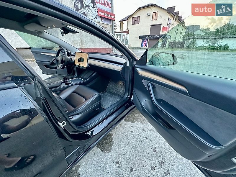 Седан Tesla Model 3 2022 в Ивано-Франковске