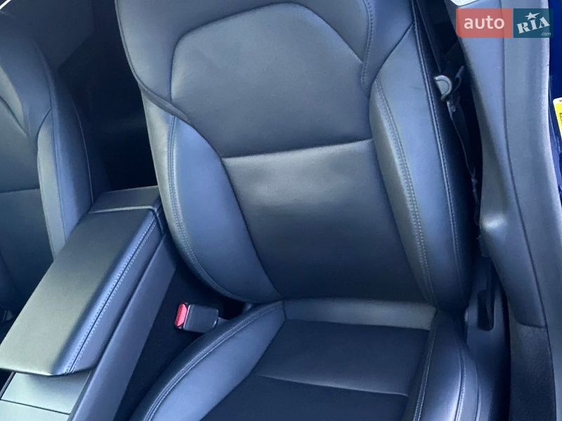 Седан Tesla Model 3 2025 в Дніпрі