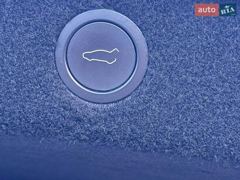 Седан Tesla Model 3 2025 в Дніпрі