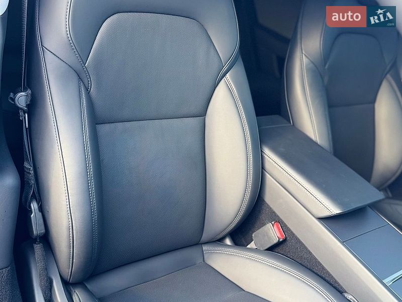 Седан Tesla Model 3 2025 в Дніпрі