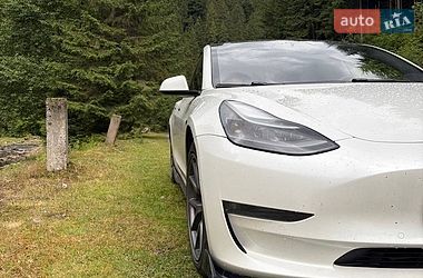 Седан Tesla Model 3 2021 в Киеве