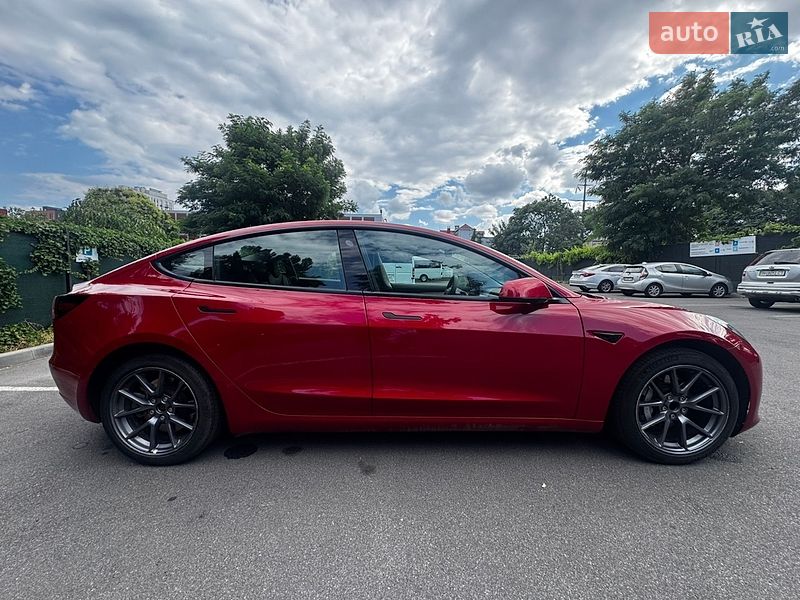 Седан Tesla Model 3 2023 в Одессе