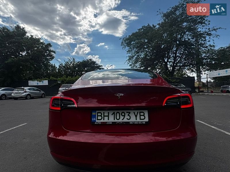 Седан Tesla Model 3 2023 в Одессе