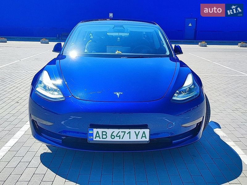 Седан Tesla Model 3 2023 в Виннице