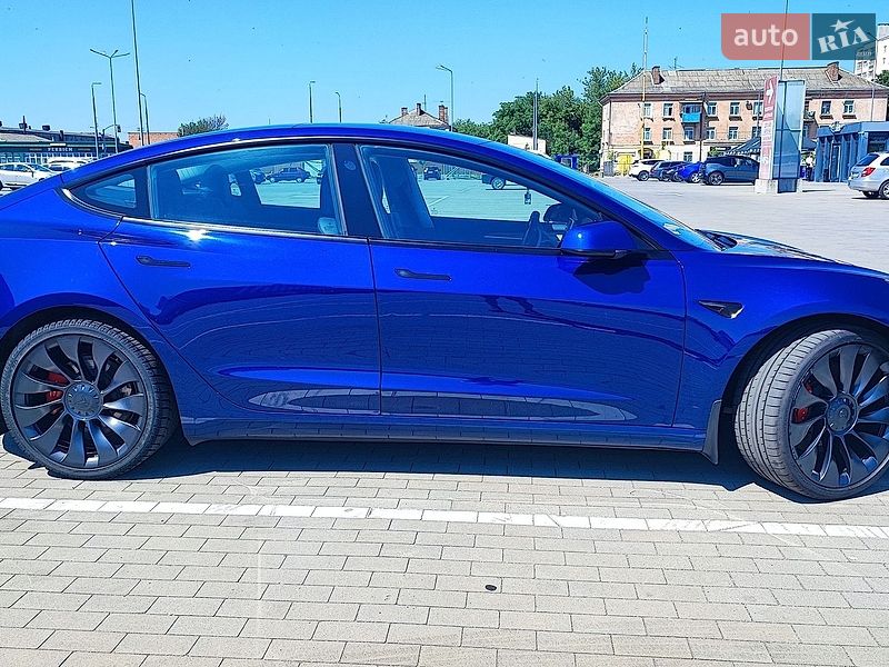 Седан Tesla Model 3 2023 в Виннице