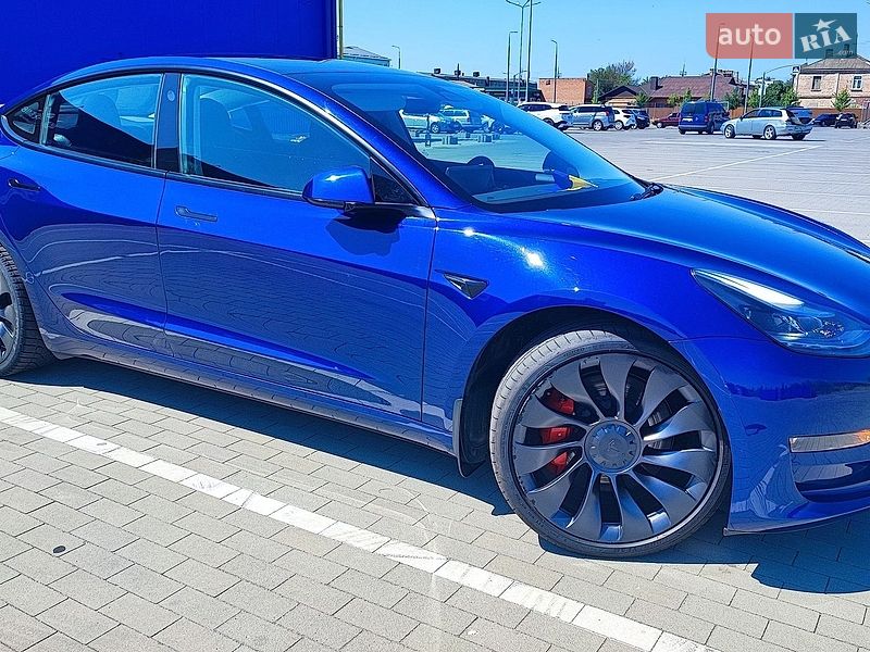 Седан Tesla Model 3 2023 в Виннице