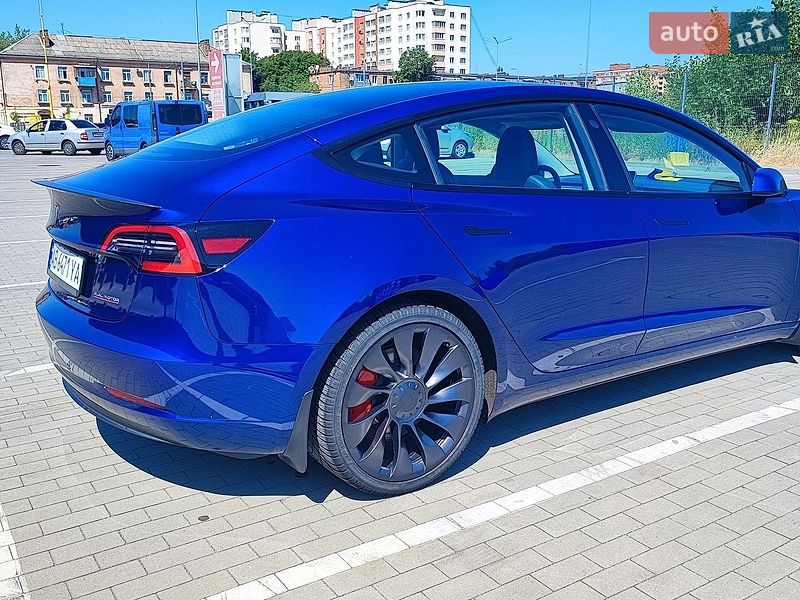 Седан Tesla Model 3 2023 в Виннице