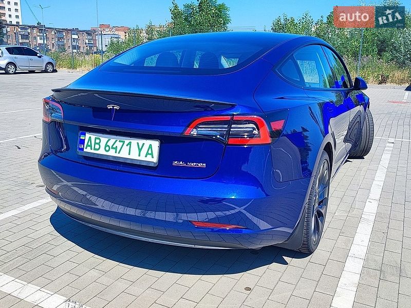 Седан Tesla Model 3 2023 в Виннице