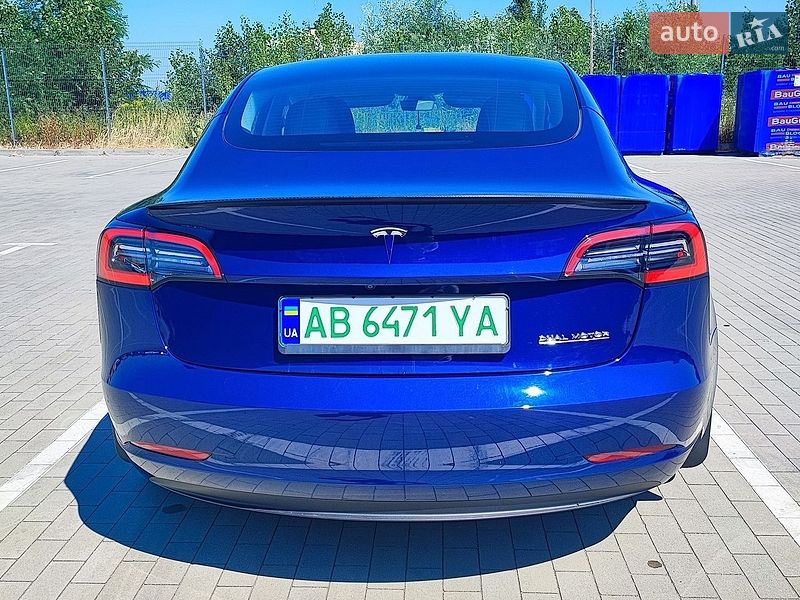 Седан Tesla Model 3 2023 в Виннице