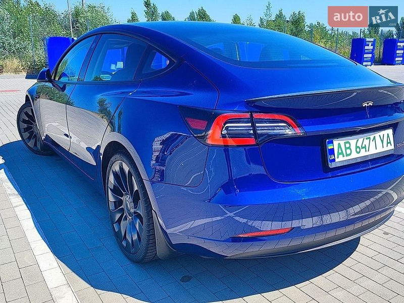 Седан Tesla Model 3 2023 в Виннице