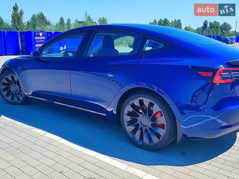 Седан Tesla Model 3 2023 в Виннице