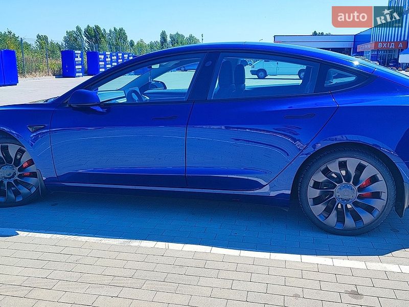 Седан Tesla Model 3 2023 в Виннице