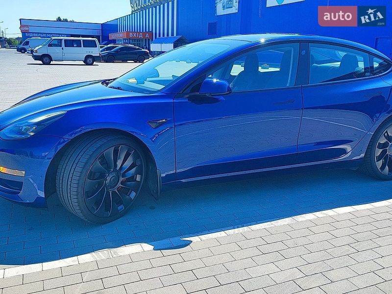 Седан Tesla Model 3 2023 в Виннице