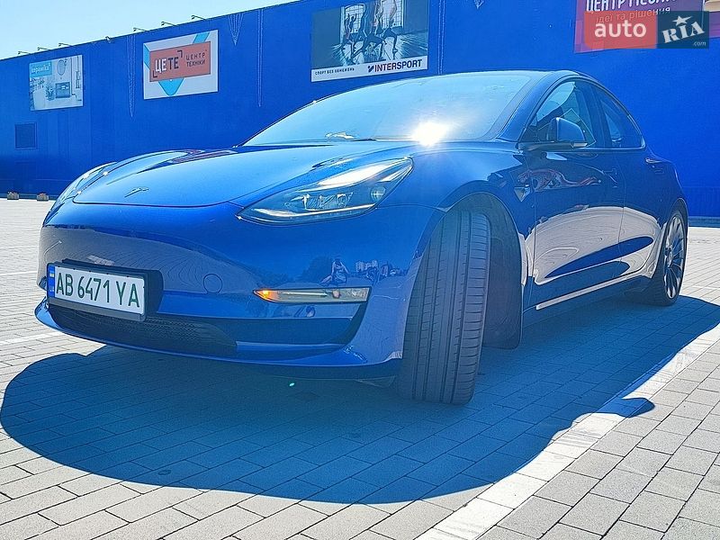 Седан Tesla Model 3 2023 в Виннице