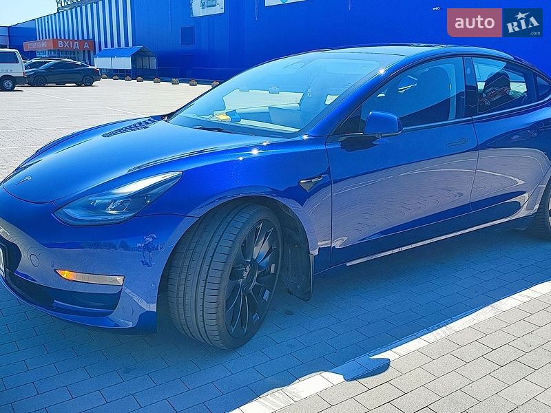 Седан Tesla Model 3 2023 в Виннице