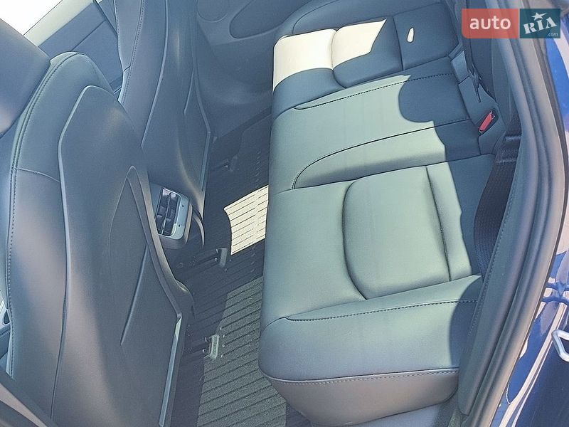 Седан Tesla Model 3 2023 в Виннице