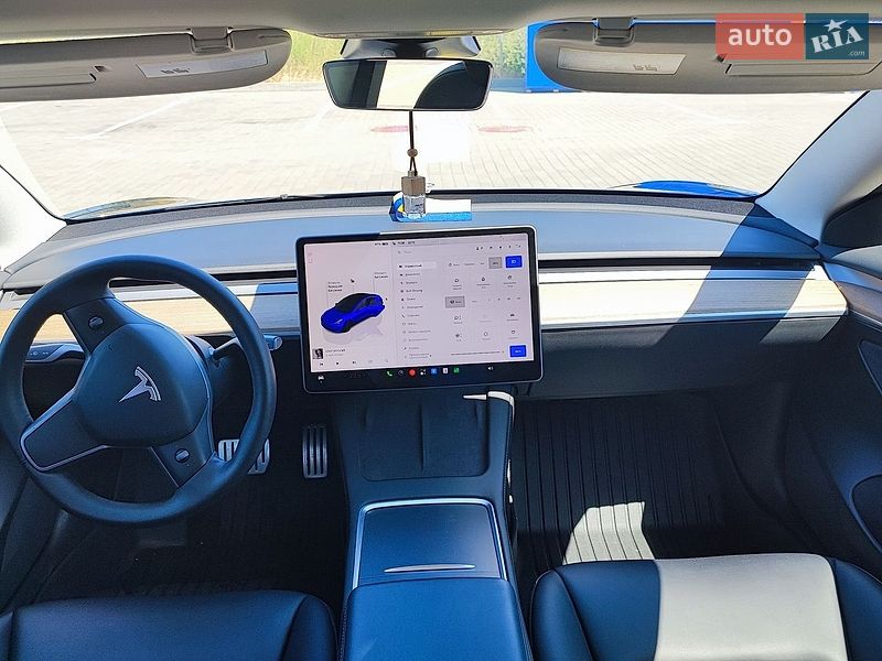 Седан Tesla Model 3 2023 в Виннице