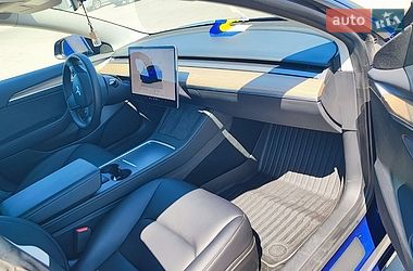 Седан Tesla Model 3 2023 в Виннице