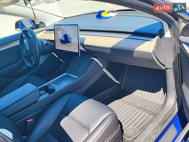 Седан Tesla Model 3 2023 в Виннице