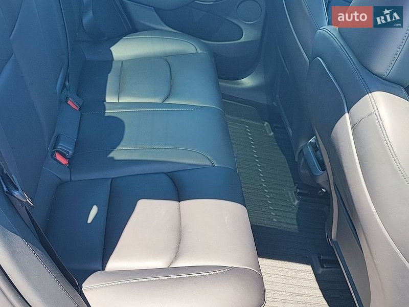 Седан Tesla Model 3 2023 в Виннице