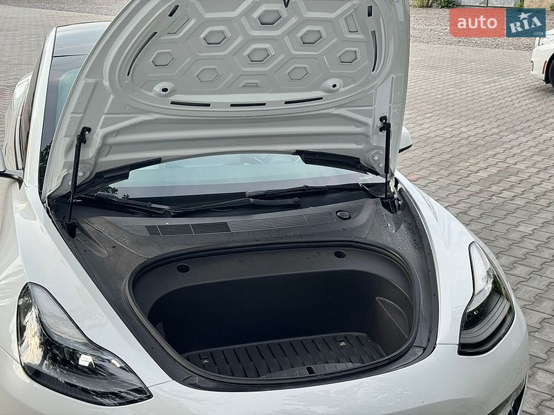 Седан Tesla Model 3 2021 в Костопілі