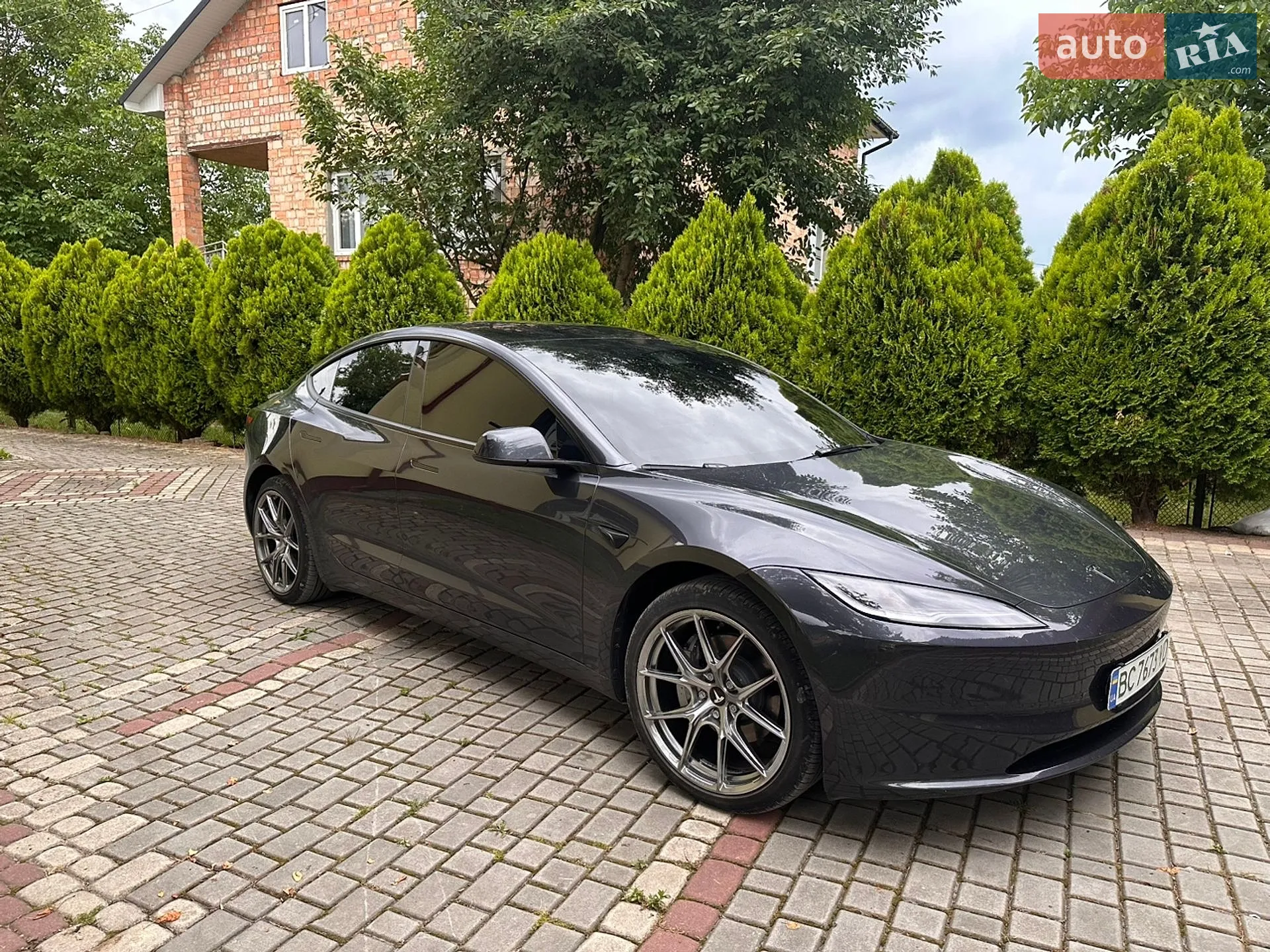 Tesla Model 3 2024 VIN 5YJ3E1EB0SF892253 фото оголошення 4 з 16