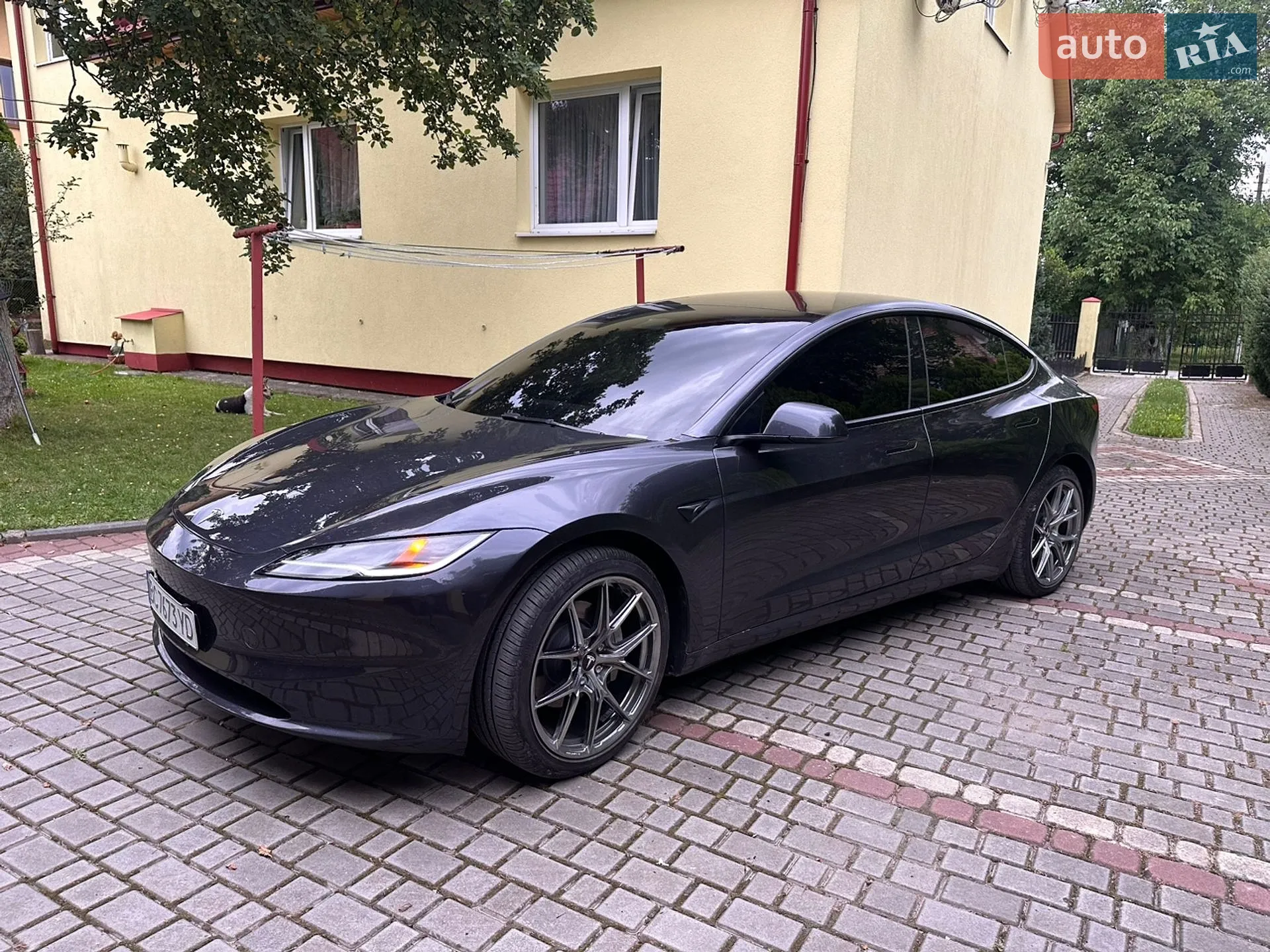 Tesla Model 3 2024 VIN 5YJ3E1EB0SF892253 фото оголошення 8 з 16