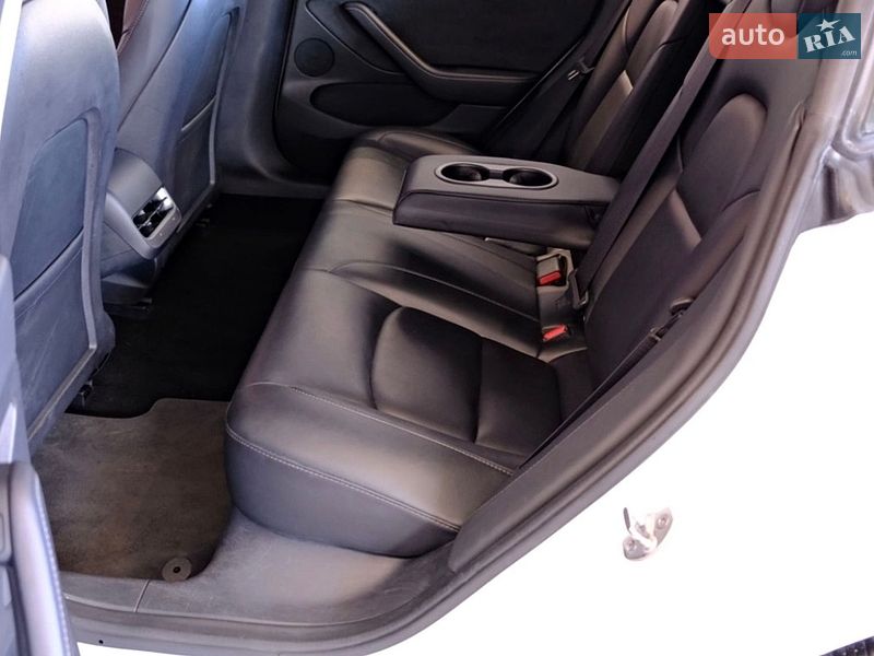 Седан Tesla Model 3 2023 в Одесі