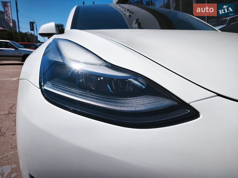 Седан Tesla Model 3 2020 в Києві