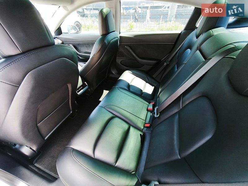 Седан Tesla Model 3 2020 в Києві