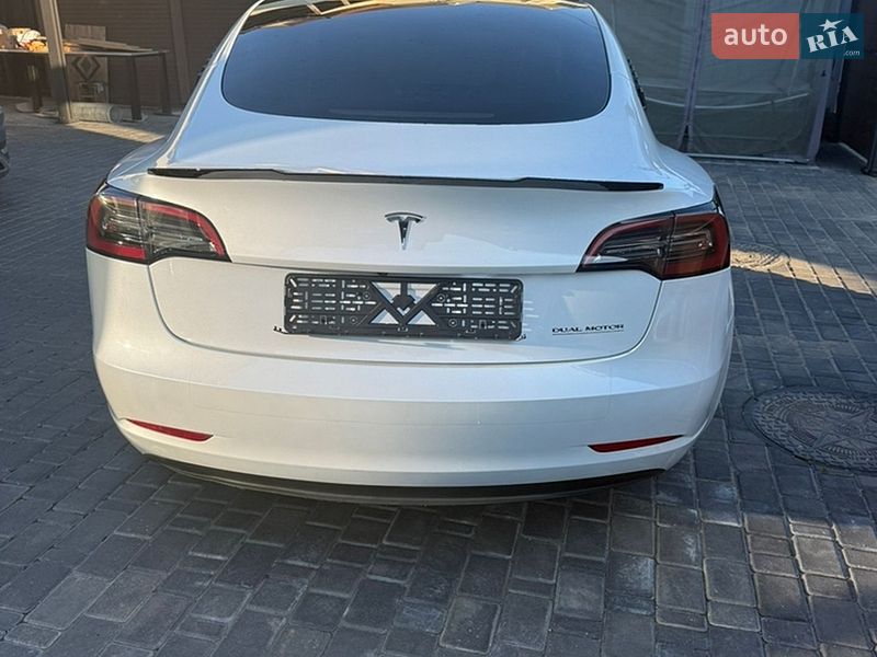 Седан Tesla Model 3 2023 в Одесі