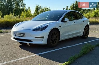 Седан Tesla Model 3 2021 в Киеве
