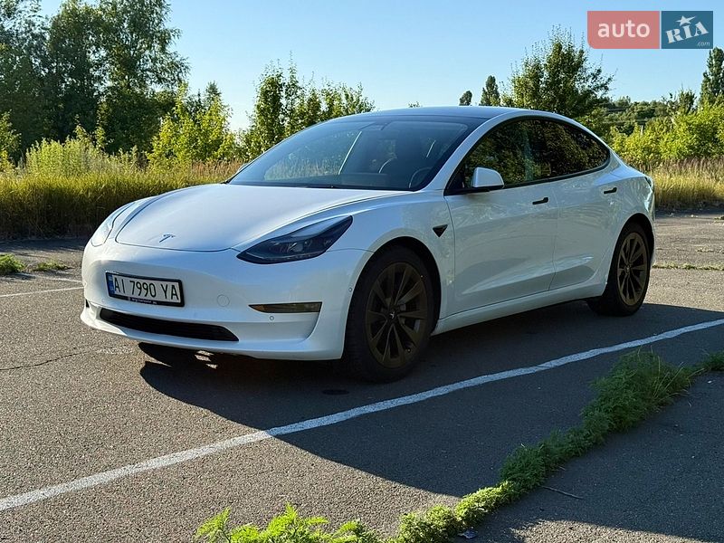 Седан Tesla Model 3 2021 в Киеве