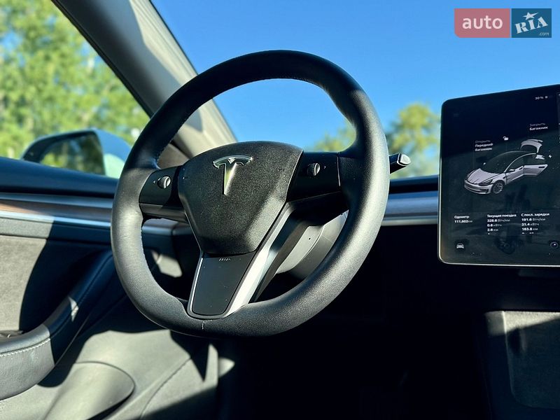 Седан Tesla Model 3 2021 в Киеве