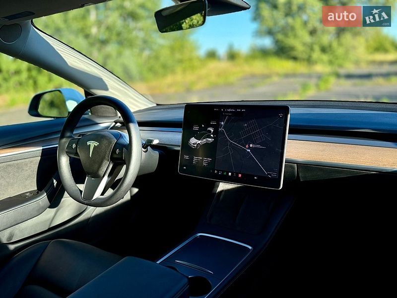 Седан Tesla Model 3 2021 в Киеве