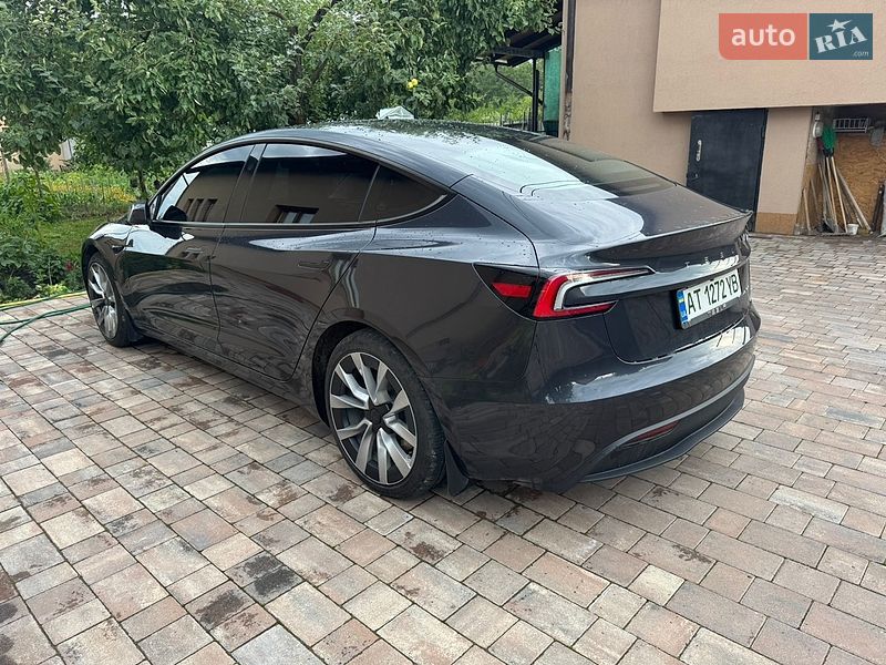 Tesla Model 3 2025