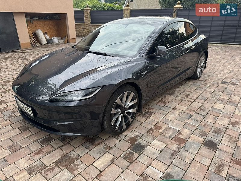 Седан Tesla Model 3 2025 в Коломые
