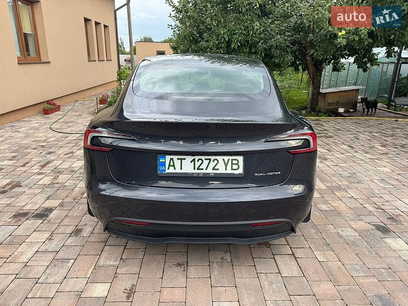 Седан Tesla Model 3 2025 в Коломые