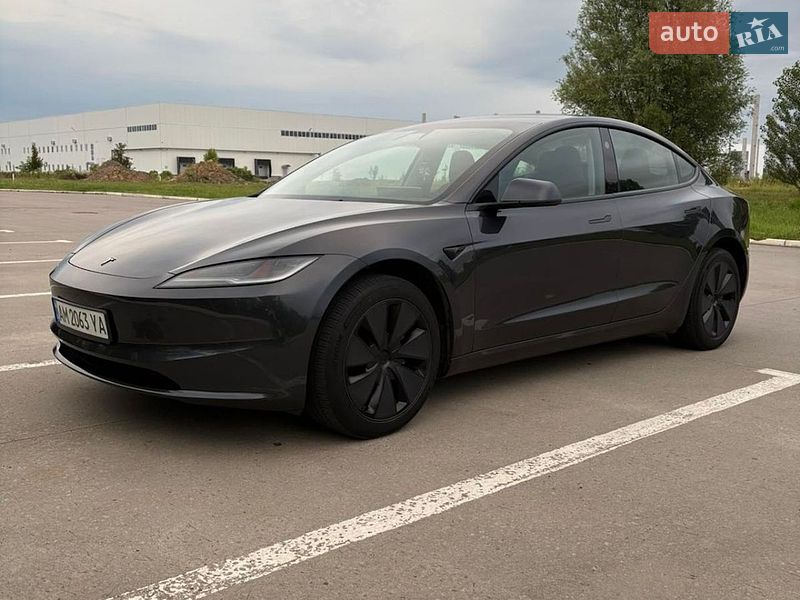 Седан Tesla Model 3 2024 в Коростене