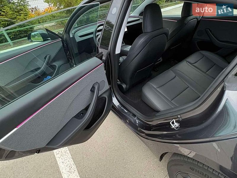 Седан Tesla Model 3 2024 в Коростене