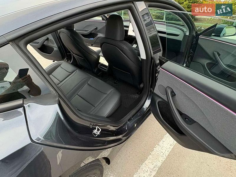 Седан Tesla Model 3 2024 в Коростене